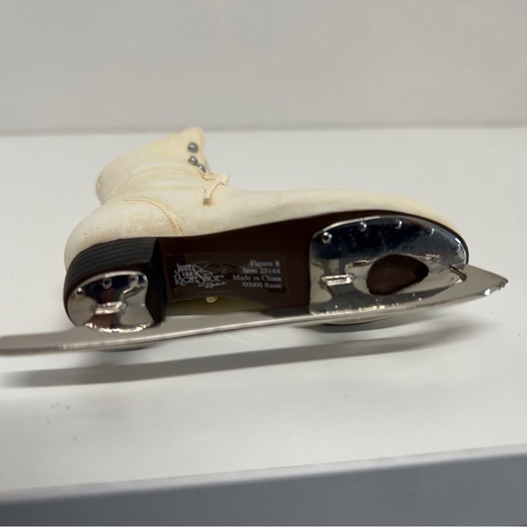 🔺$23🔺FIGURE 8 - JUST THE RIGHT SHOE by Raine - 4” miniature - Picture 5 of 8